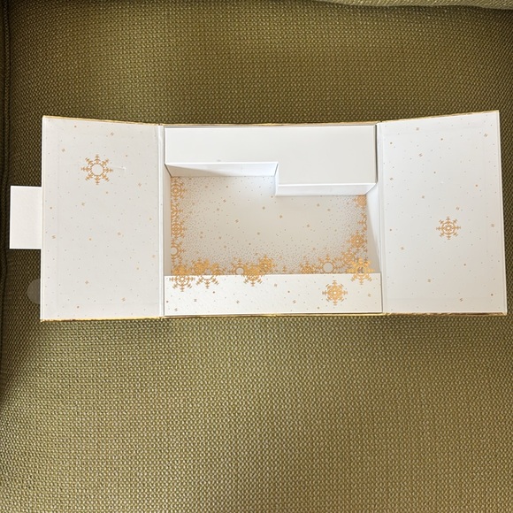 Chanel mademoiselle eau de parfum & body oil snowflakes gift BOX ONLY - Picture 2 of 4